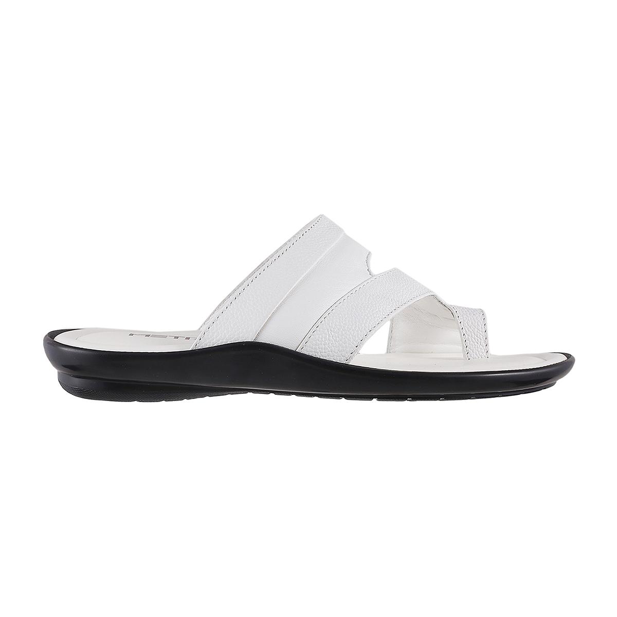 metro white chappal