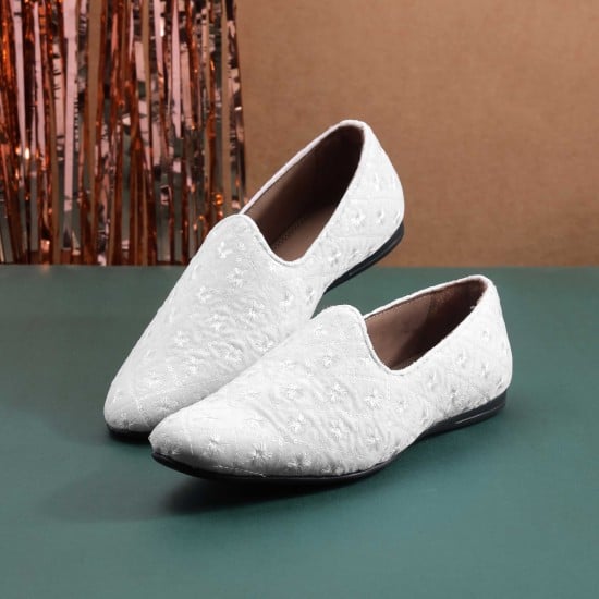 Men Beige Ethnic Jutis