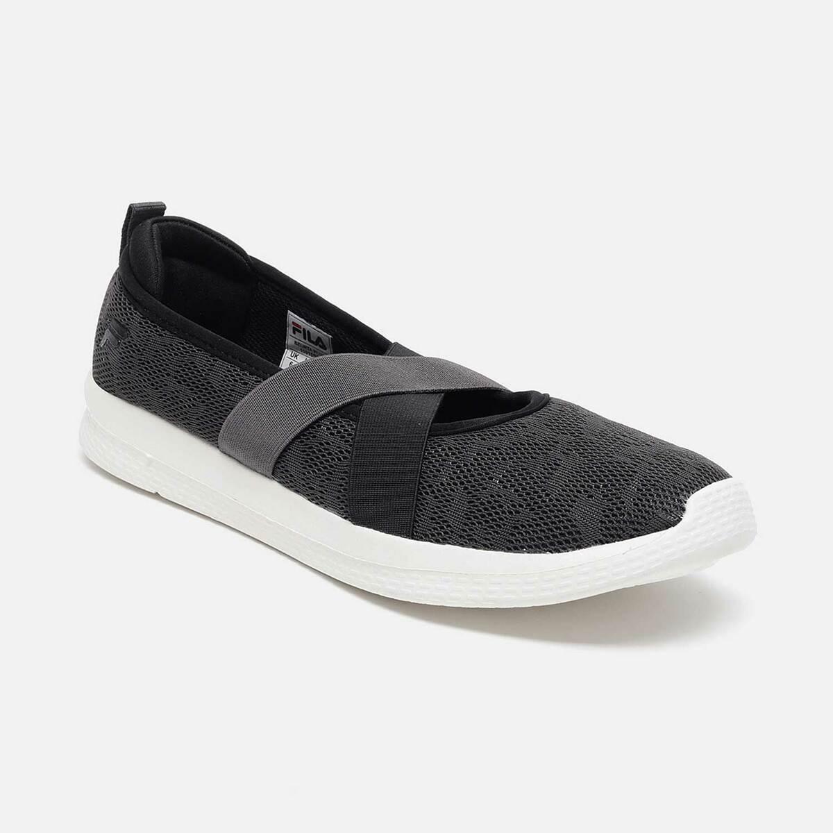 Fila women's slip sale resistant shoes