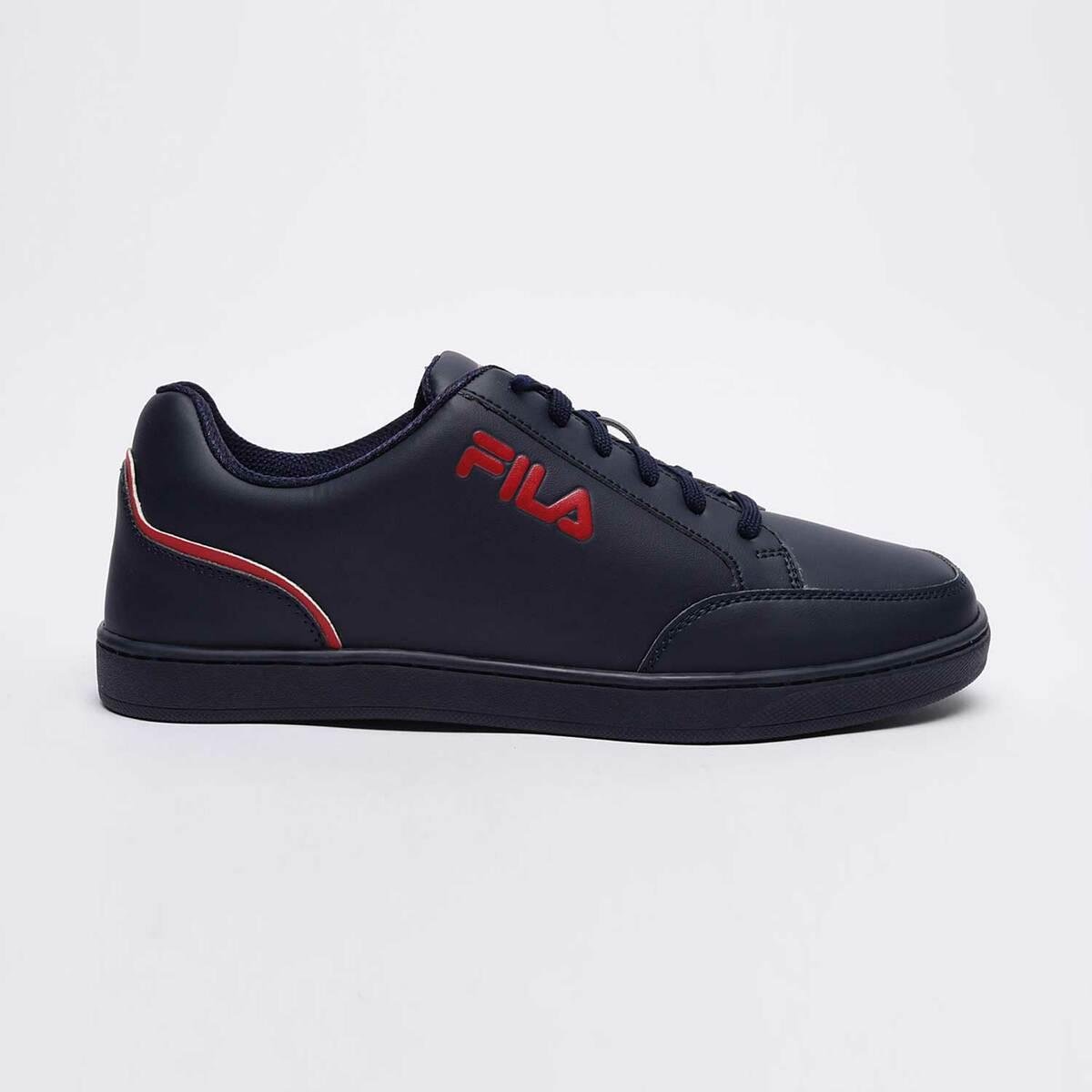 Black fila hotsell shoes for men