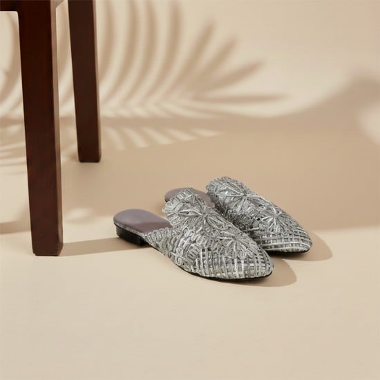 Women Grey Ethnic Jutis