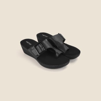Metro Women Black Casual Slip Ons(SKU: 32-1174-11-36)