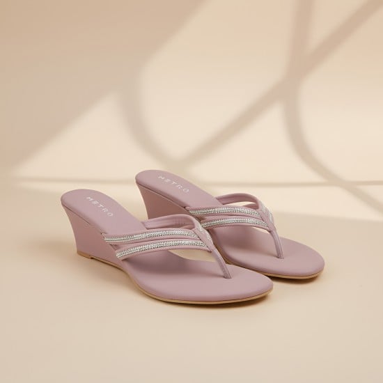 Women Peach Ethnic Slippers