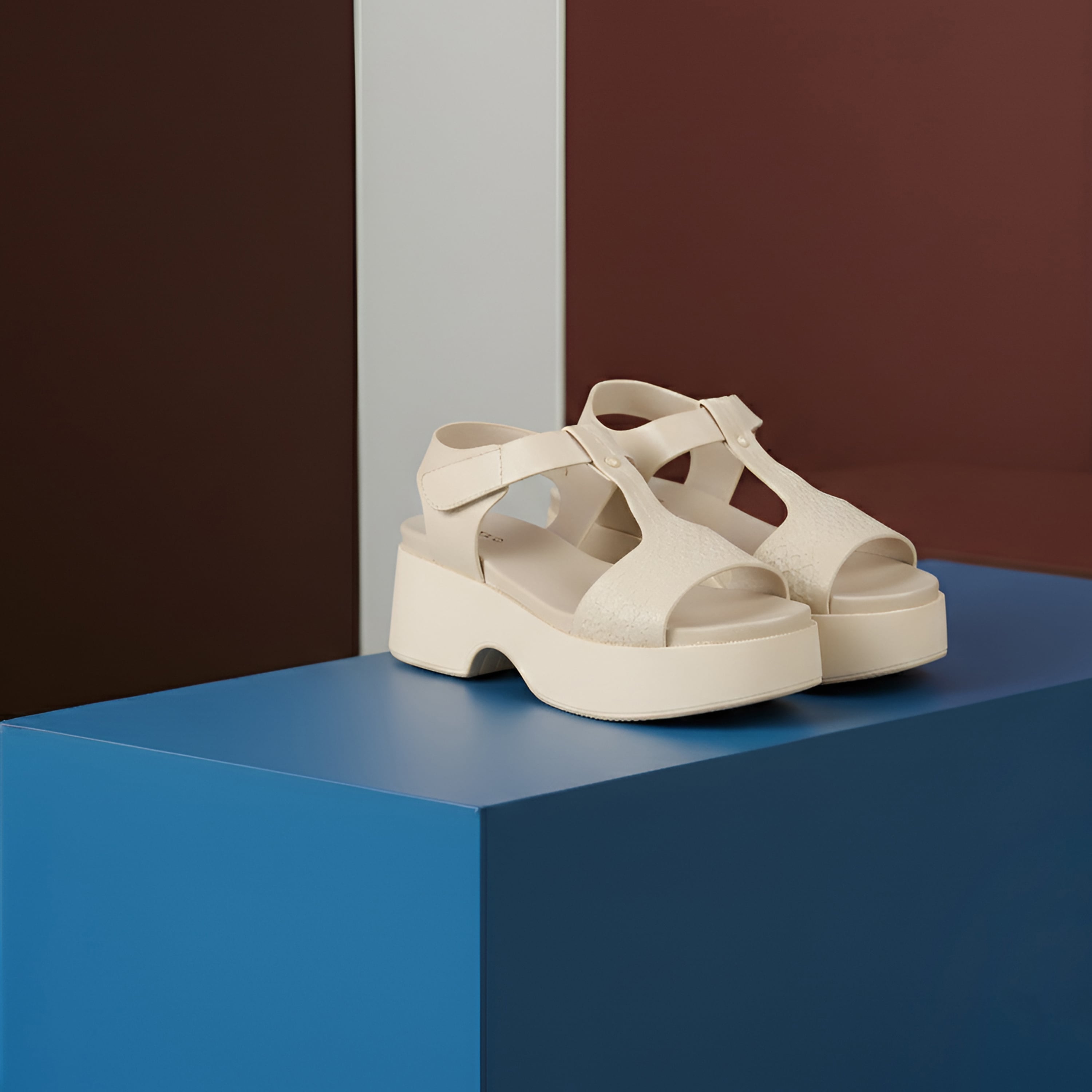 Women Off-white Casual Sandals