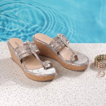 Metro Women Rose-gold Ethnic Kolhapuris(SKU: 34-329-52-36)