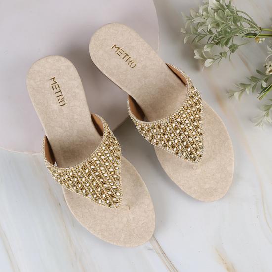 Women Gold Ethnic Slippers