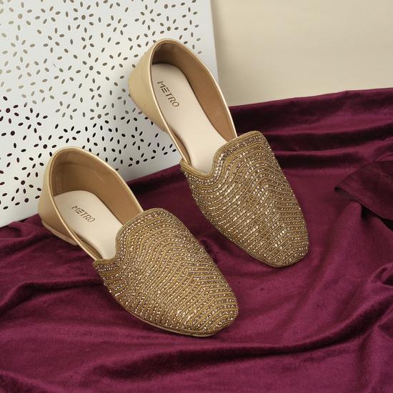 Women Gold Ethnic Jutis