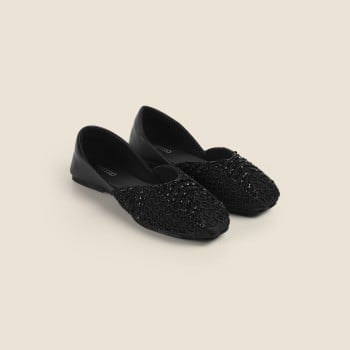 Metro Women Black Ethnic Jutis(SKU: 35-1403-11-37)
