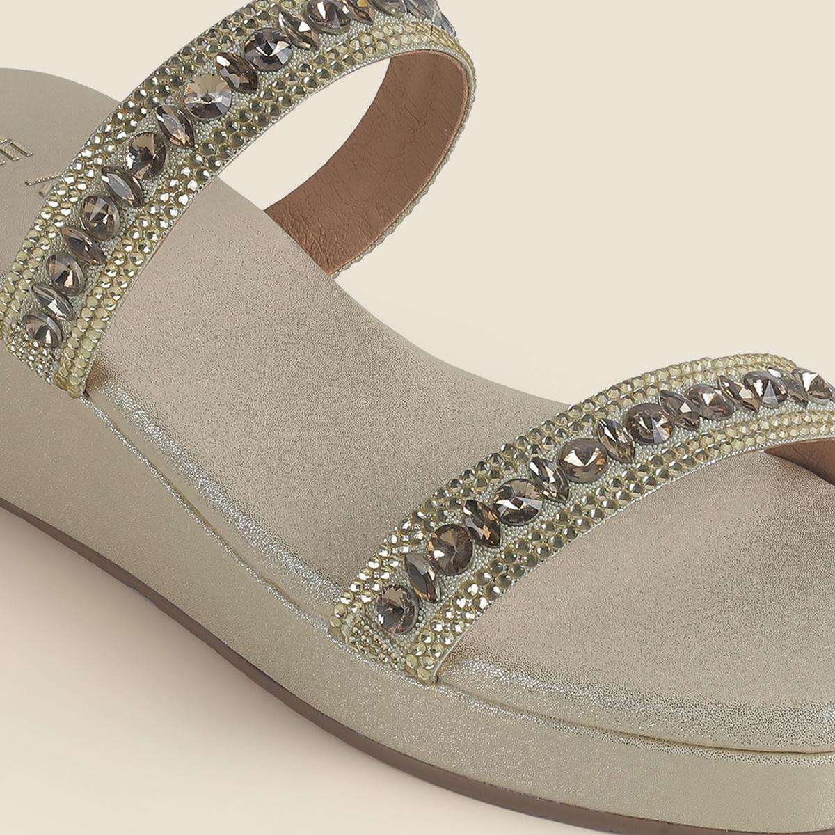 Metro Women Gold Casual Slip Ons(SKU: 35-1958-15-38) Metro Women Gold Casual Slip Ons(SKU: 35-1958-15-38)