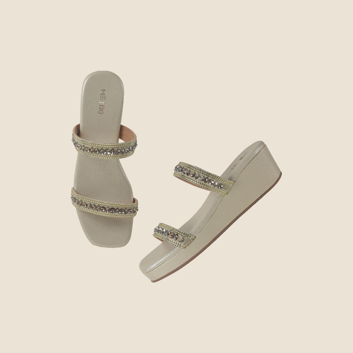 Metro Women Gold Casual Slip Ons(SKU: 35-1958-15-38) Metro Women Gold Casual Slip Ons(SKU: 35-1958-15-38)
