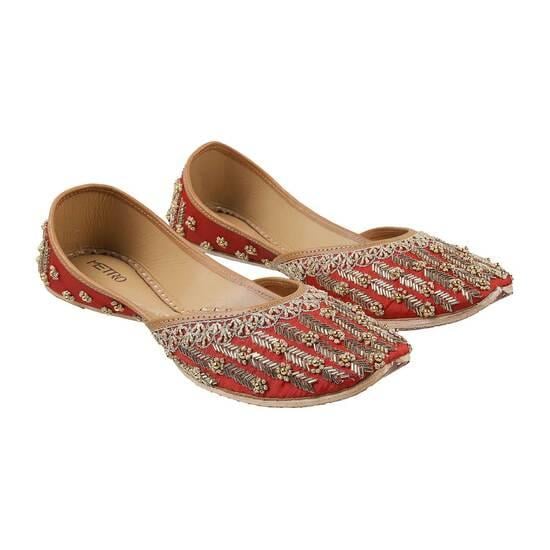 Women Maroon Ethnic Mojaris