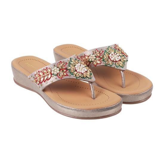 Women Gold Ethnic Slippers
