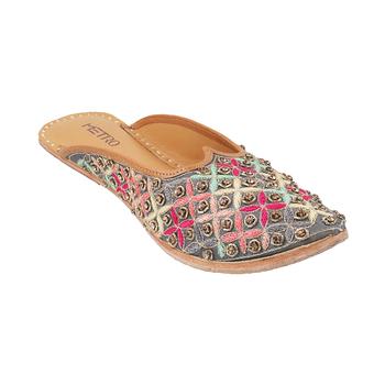 Women Multi Ethnic Mojaris
