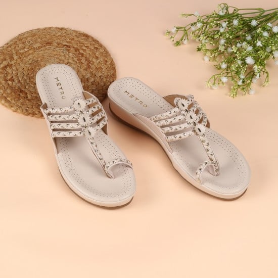 Women Off-white Ethnic Kolhapuris