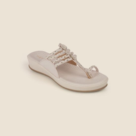 Women Off-white Ethnic Kolhapuris