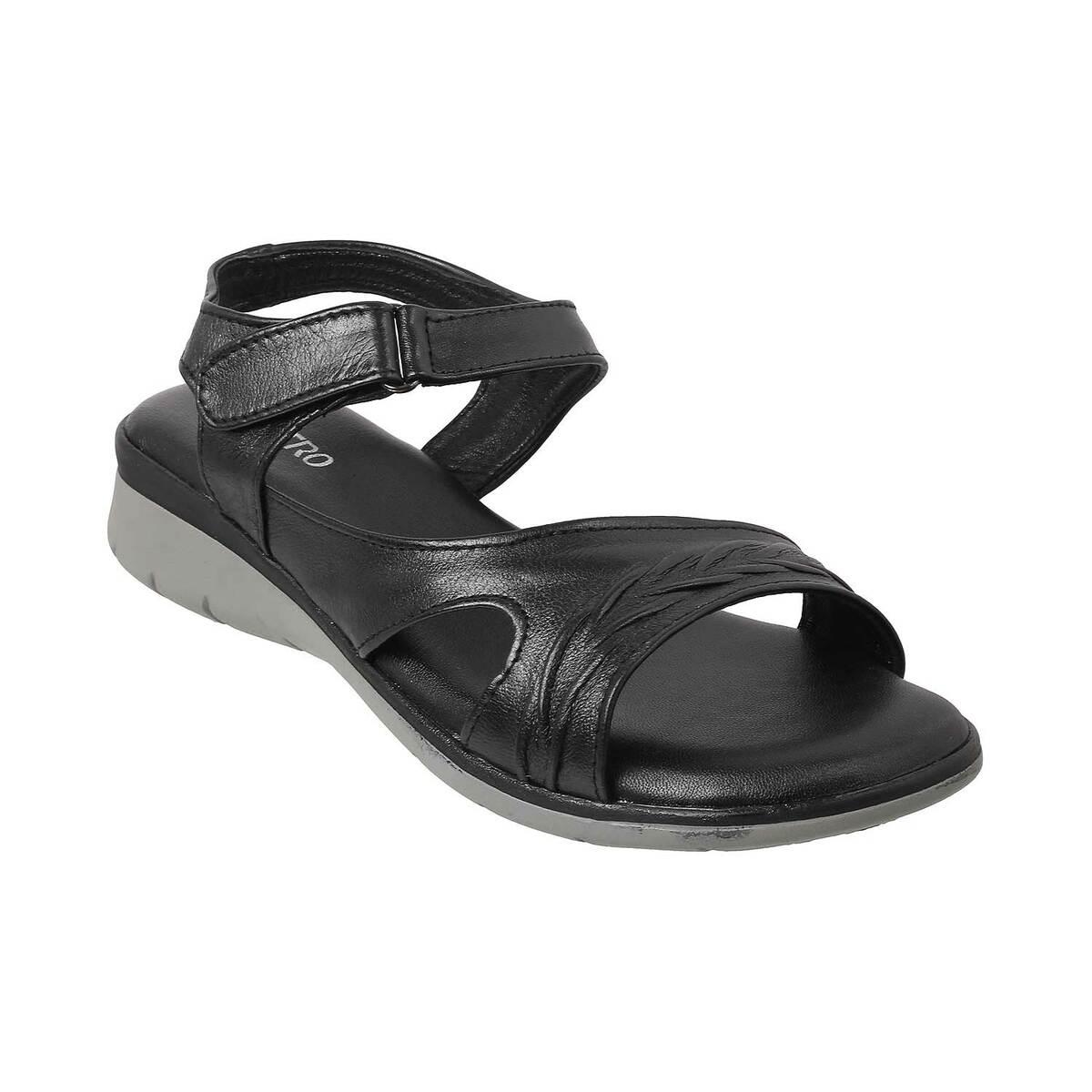 Buy Black Flip Flop & Slippers for Women by Metro Online