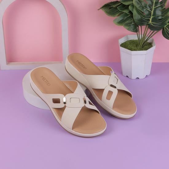 Women Off-white Casual Sandals