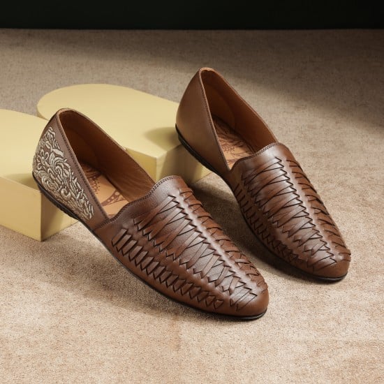 Men Brown Ethnic Jutis