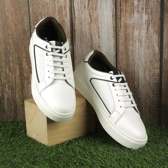 Men White-Black Casual Sneakers