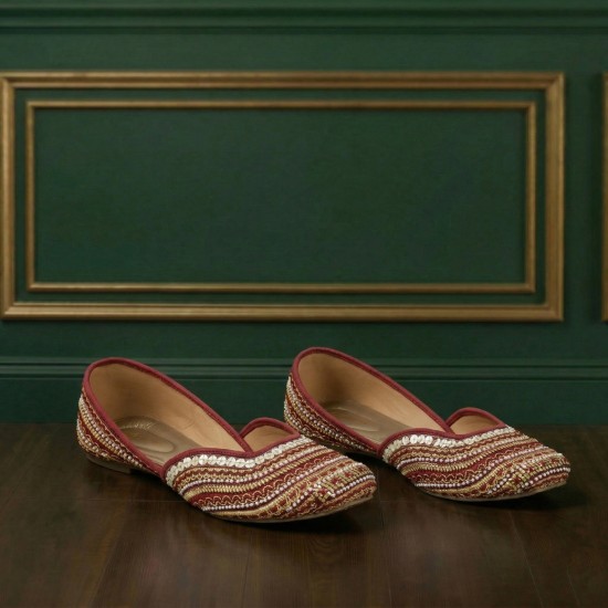 Women Maroon Ethnic Mojaris