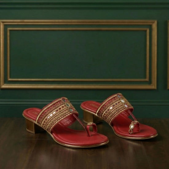 Women Maroon Ethnic Kolhapuris